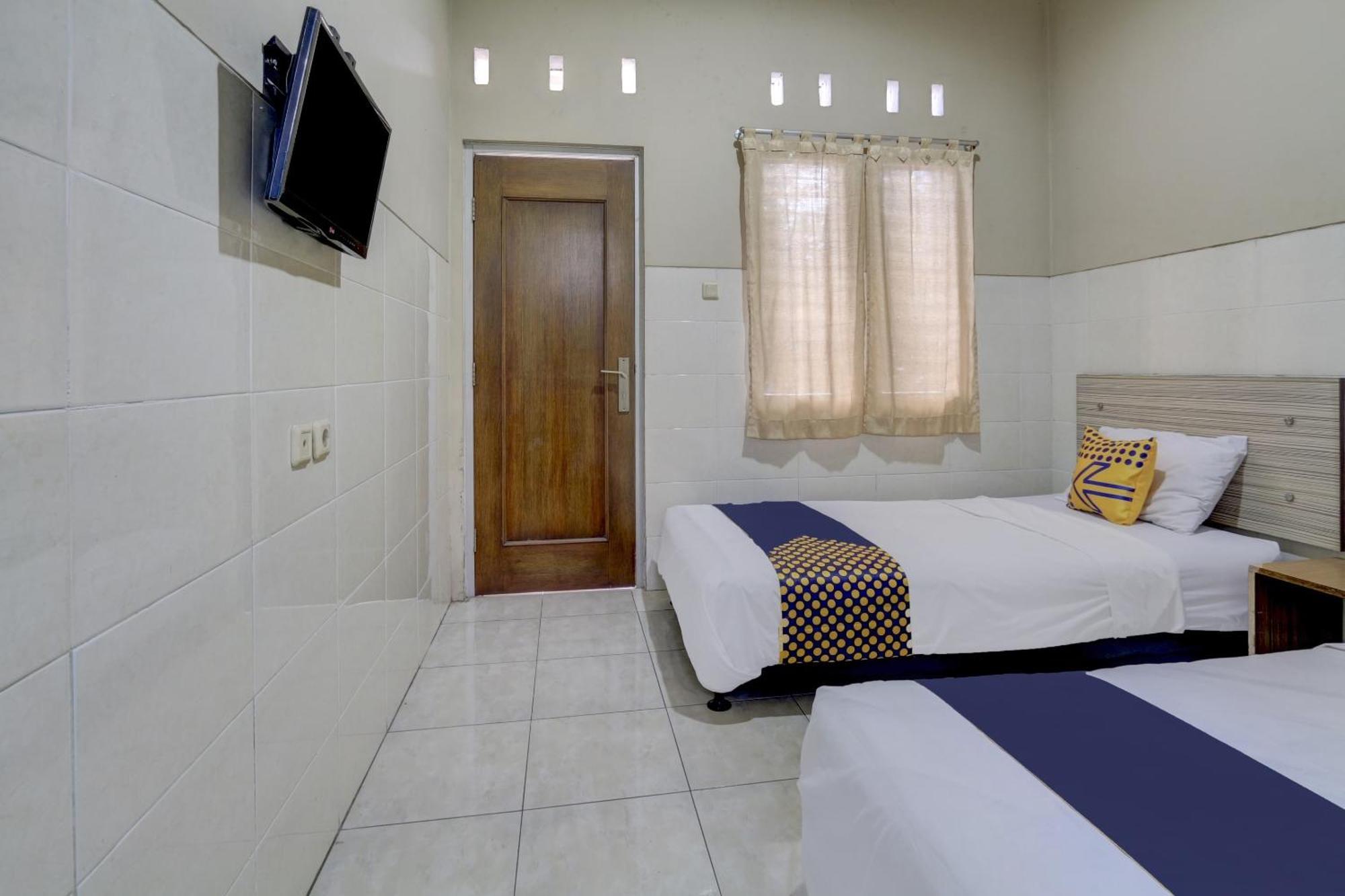 Oyo Life 90159 Puri Asoka Guest House Семаранг Экстерьер фото