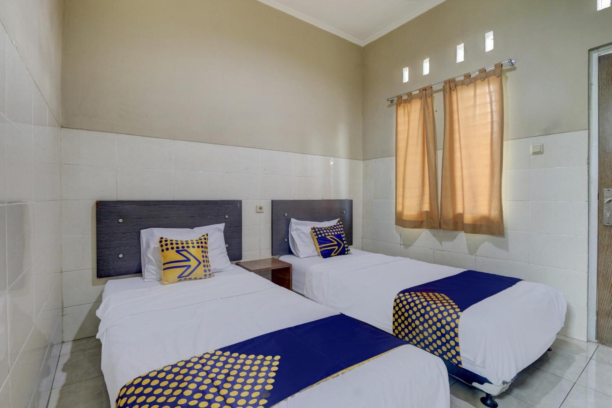 Oyo Life 90159 Puri Asoka Guest House Семаранг Экстерьер фото